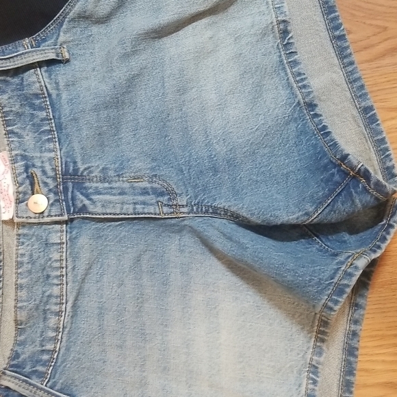 INGRID & Isabel Maternity Denim Shorts Light Wash Size 14 - Picture 5 of 12